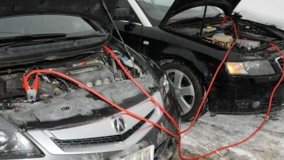 Araba aküsünü şarj etmenin doğru yolu